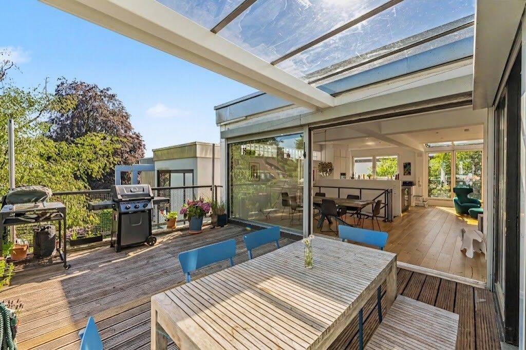 Loftgefühl auf zwei Ebenen – Außergewöhnliche 5-Zimmer-Maisonette-Wohnung in München-Obermenzing, 81247 München (Allach-Untermenzing Pasing-Obermenzing)