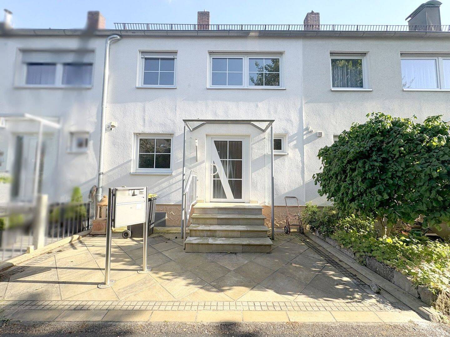 Ihr neues Zuhause: Gepflegtes RMH mit Gartenidylle und Ausbaupotenzial in Nürnberg-Weiherhaus, 90455 Nürnberg