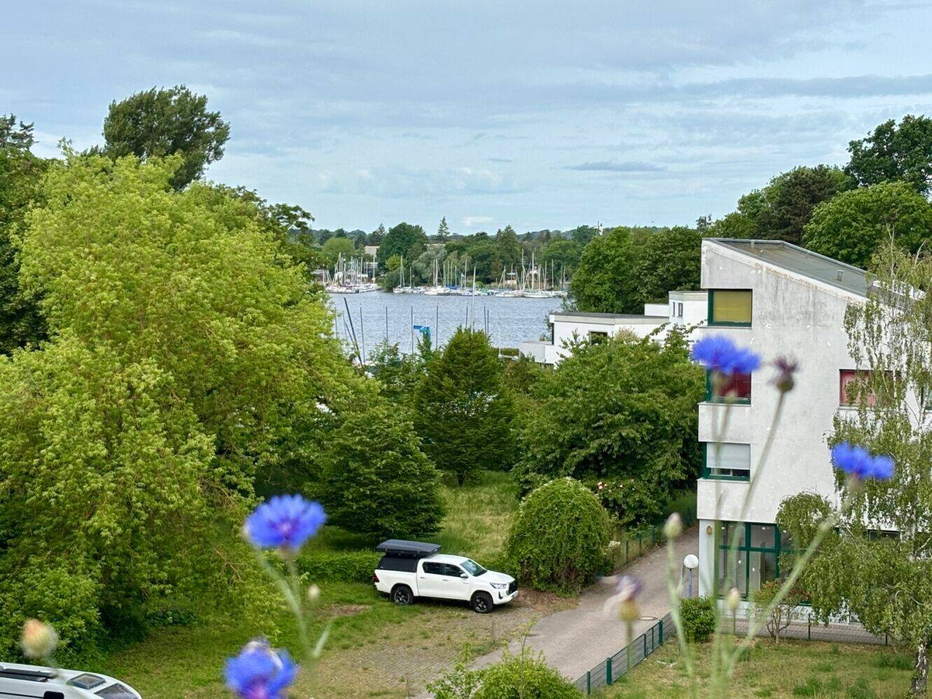 wundervoller Wasserblick nach allen Seiten, perfekte Ausrichtung! 3-Zimmer mit großer Dachterrasse, 13595 Berlin (Spandau Kolonie Bocksfelde Pichelsdorf Wilhelmstadt)