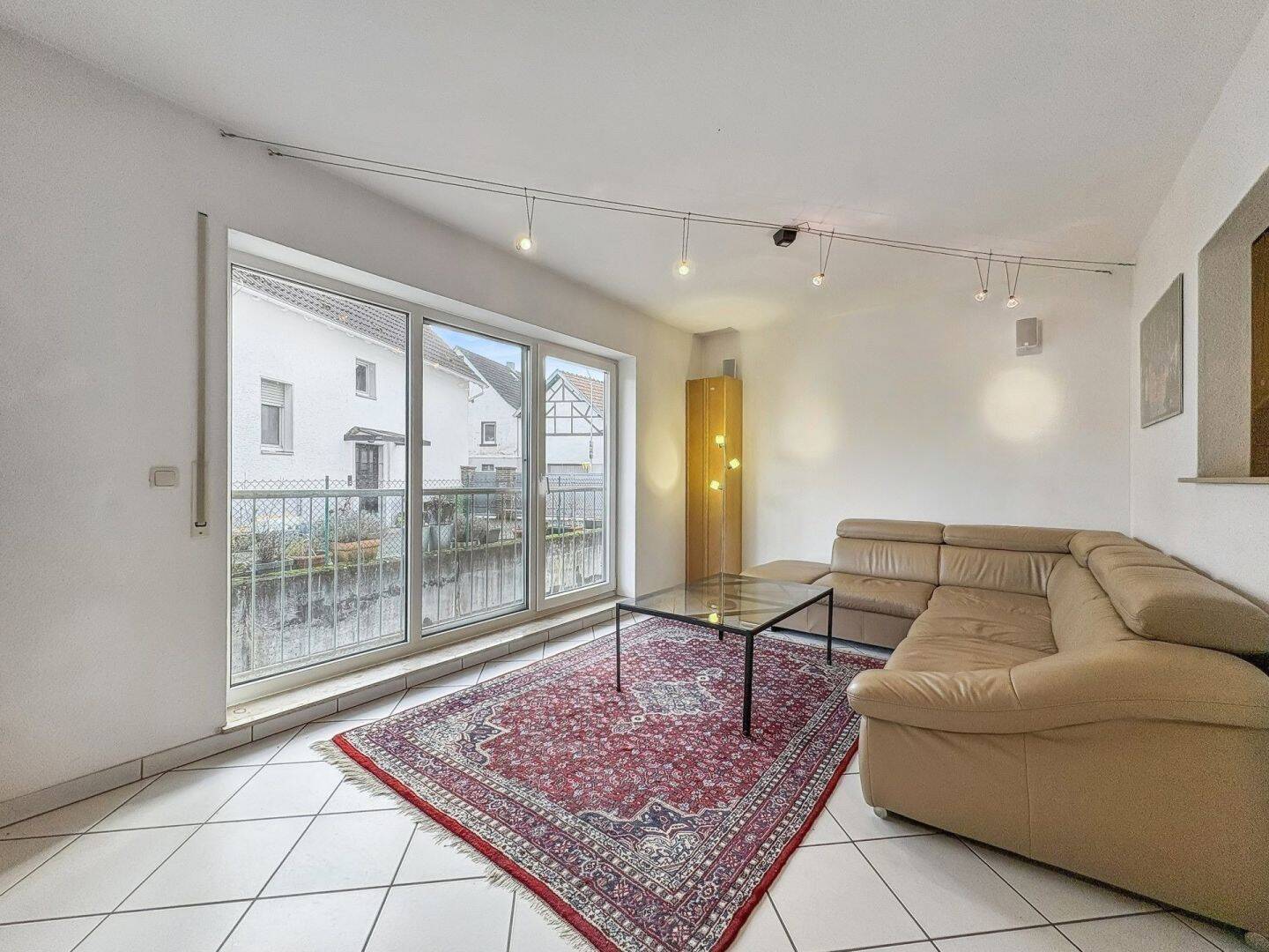 Ober-Modau: Gepflegte 2-Zimmer-Wohnung mit Tiefgaragenstellplatz und ruhigem Gemeinschaftsgarten, 64372 Ober-Ramstadt