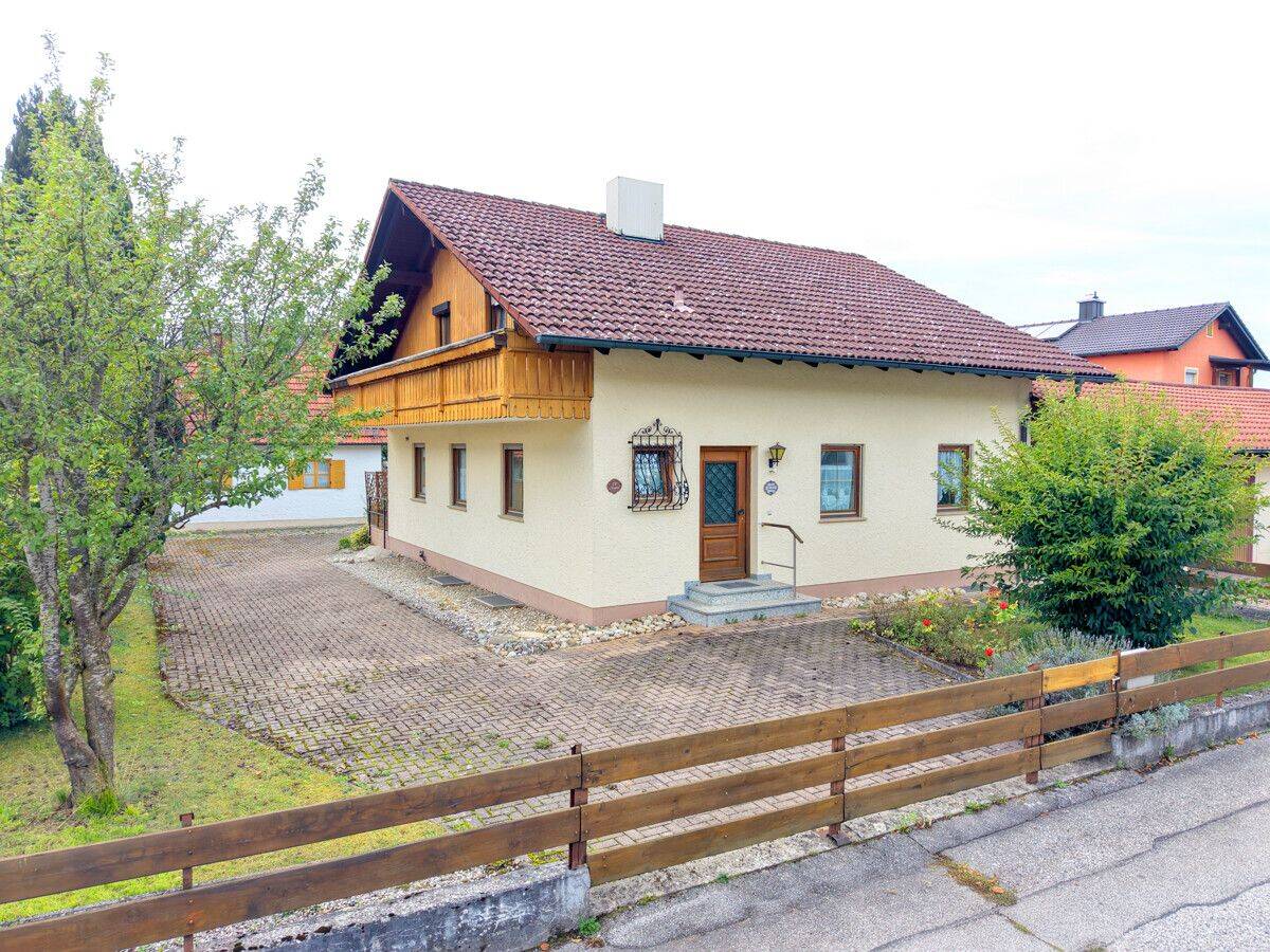 Ein Zuhause zum Wohlfühlen: Freistehendes Einfamilienhaus mit großem Garten und viel Potenzial, 84518 Garching a.d. Alz