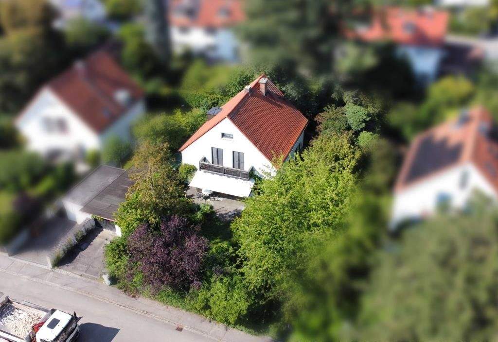 Charmantes Baugrundstück mit Altbestand in ruhiger Gartenstadtlage von Pasing-Obermenzing, 81241 München (Aubing-Lochhausen-Langwied Pasing-Obermenzing)