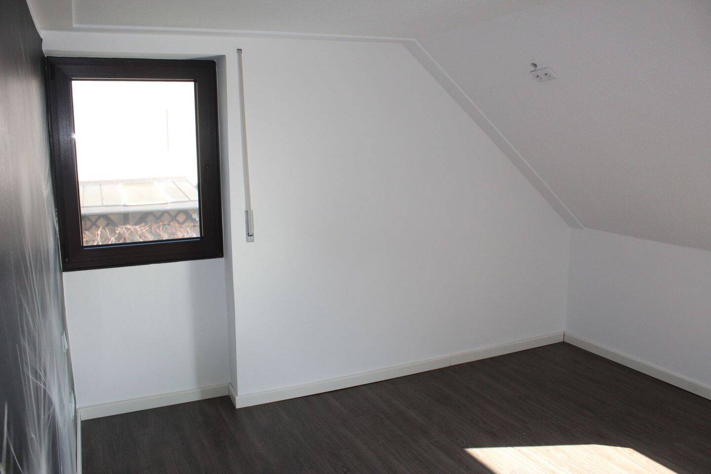 Großzügige 5 – Zimmer – Wohnung mit zusätzlichen Rüumen, Einbauküche und Balkon, 91598 Colmberg