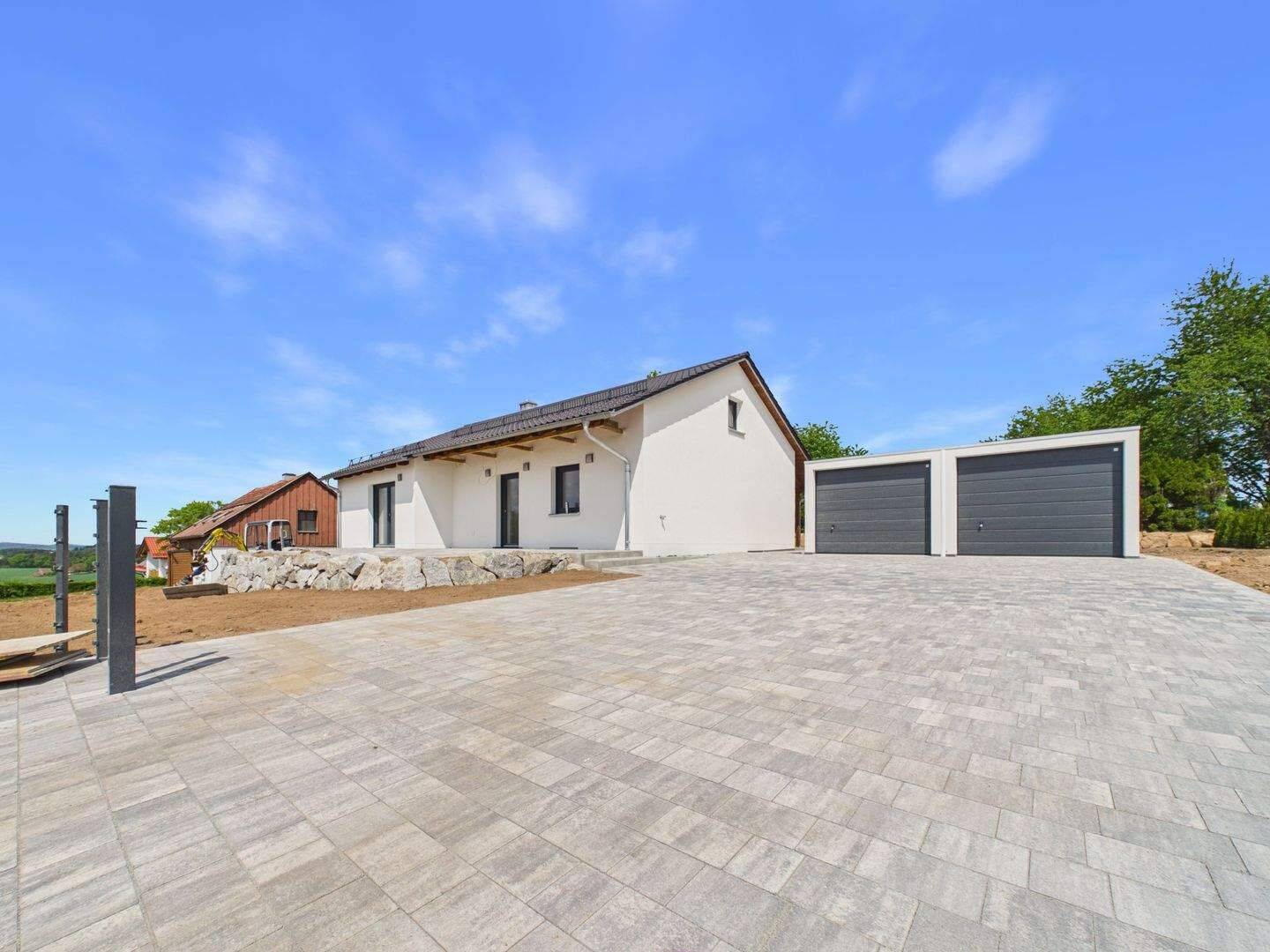 Modernes, freistehendes Einfamilienhaus mit großem Garten und Weitblick – Komplettsanierung, 93177 Altenthann