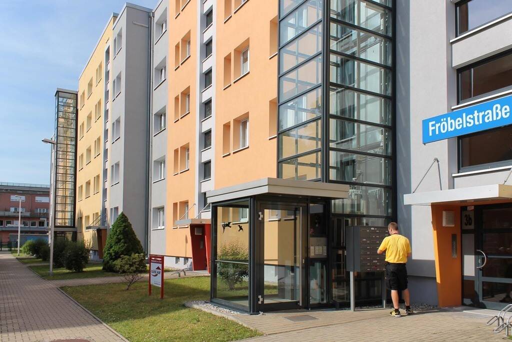 Sanierte 2-Raum-Wohnung in Debschwitz mit Dusche und Balkon, 7548 Gera