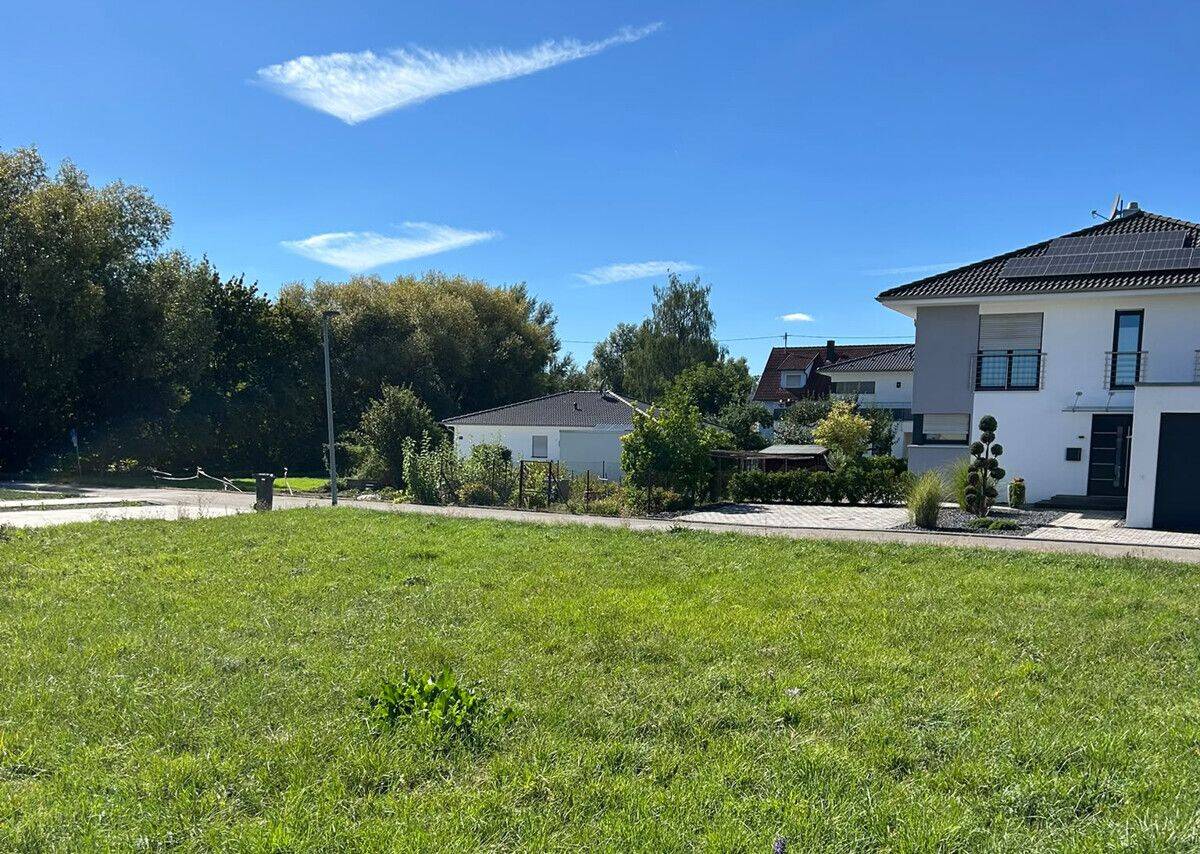 Hier wächst Ihr Zuhause: Sonniges Eckgrundstück in ruhiger, gewachsener Lage von Herrenberg, 71083 Herrenberg