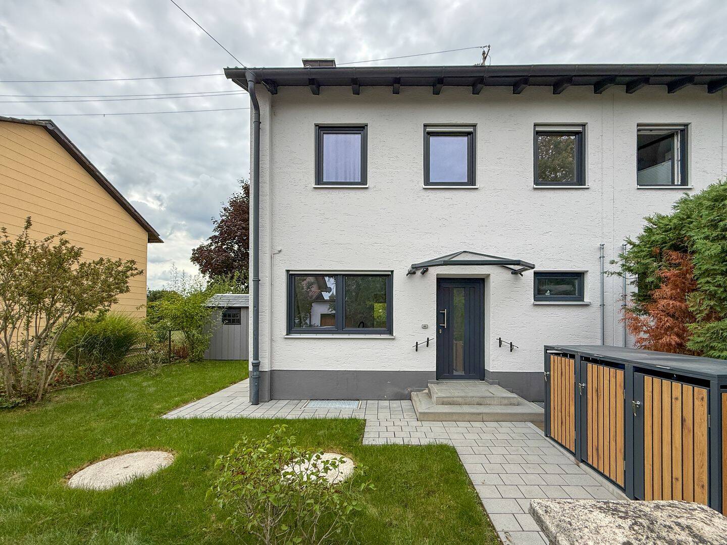 Wohnen im Grünen: Renovierte Doppelhaushälfte mit Südterrasse und Weitblick, 85669 Pastetten