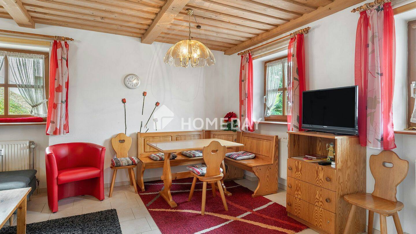 Wohnen mit Urlaubsgefühl: Terrasse, Sauna, Außenpool und Hallenbad, 94051 Hauzenberg
