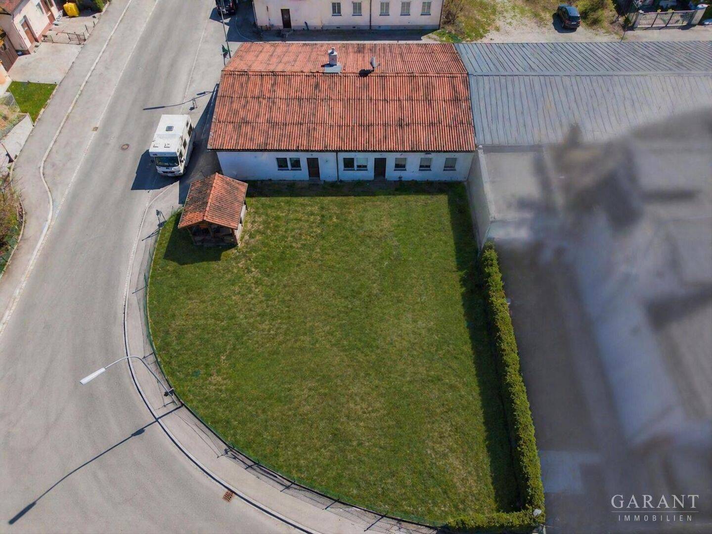 Attraktives Eckgrundstück mit Potenzial für Mehrfamilienhausbebauung in ruhiger Lage, 85368 Moosburg a.d. Isar