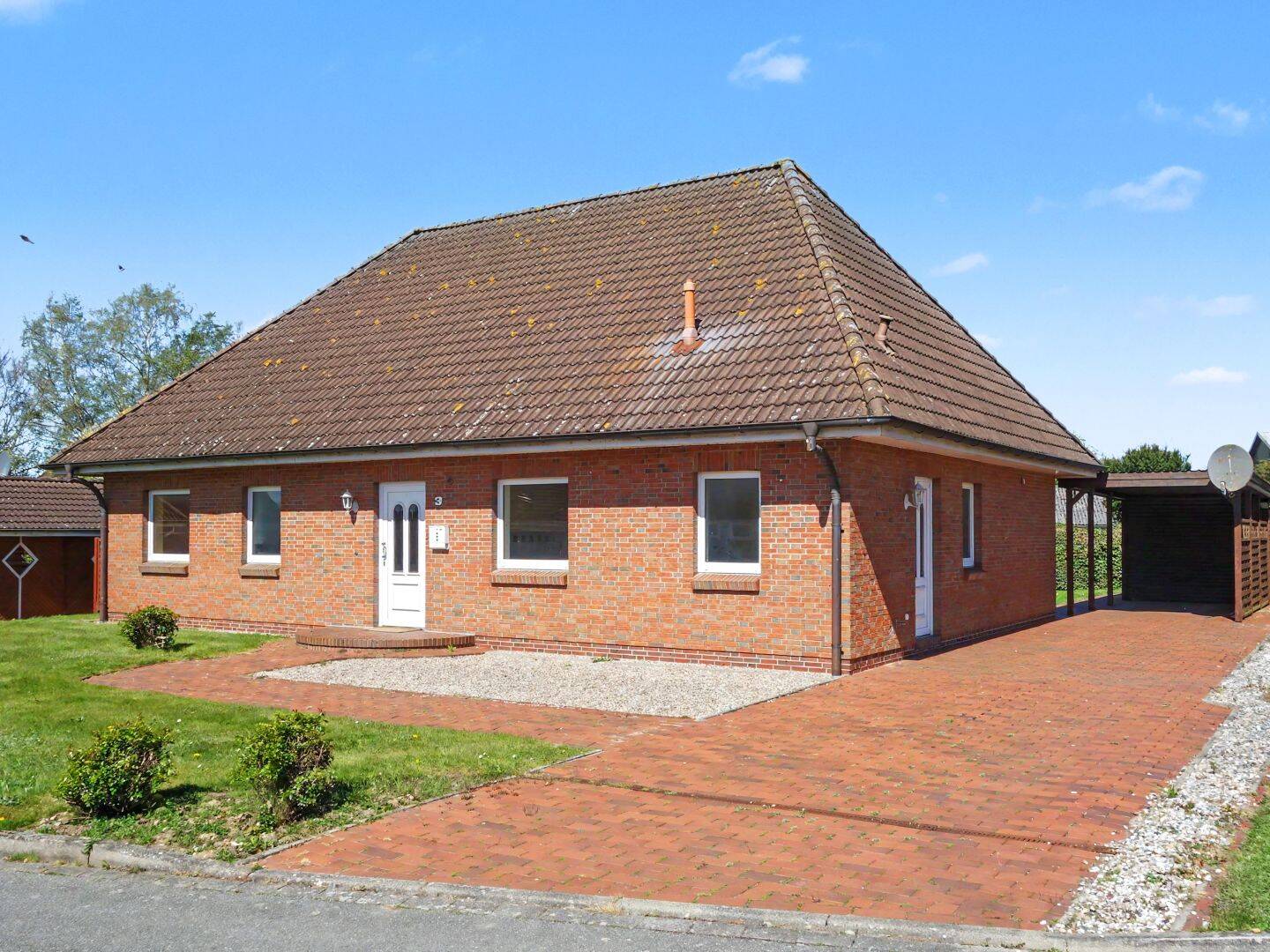 Gepflegter Walmdachbungalow mit Carport in ruhiger Sackgassenlage in Süderheistedt bei Heide, 25779 Süderheistedt