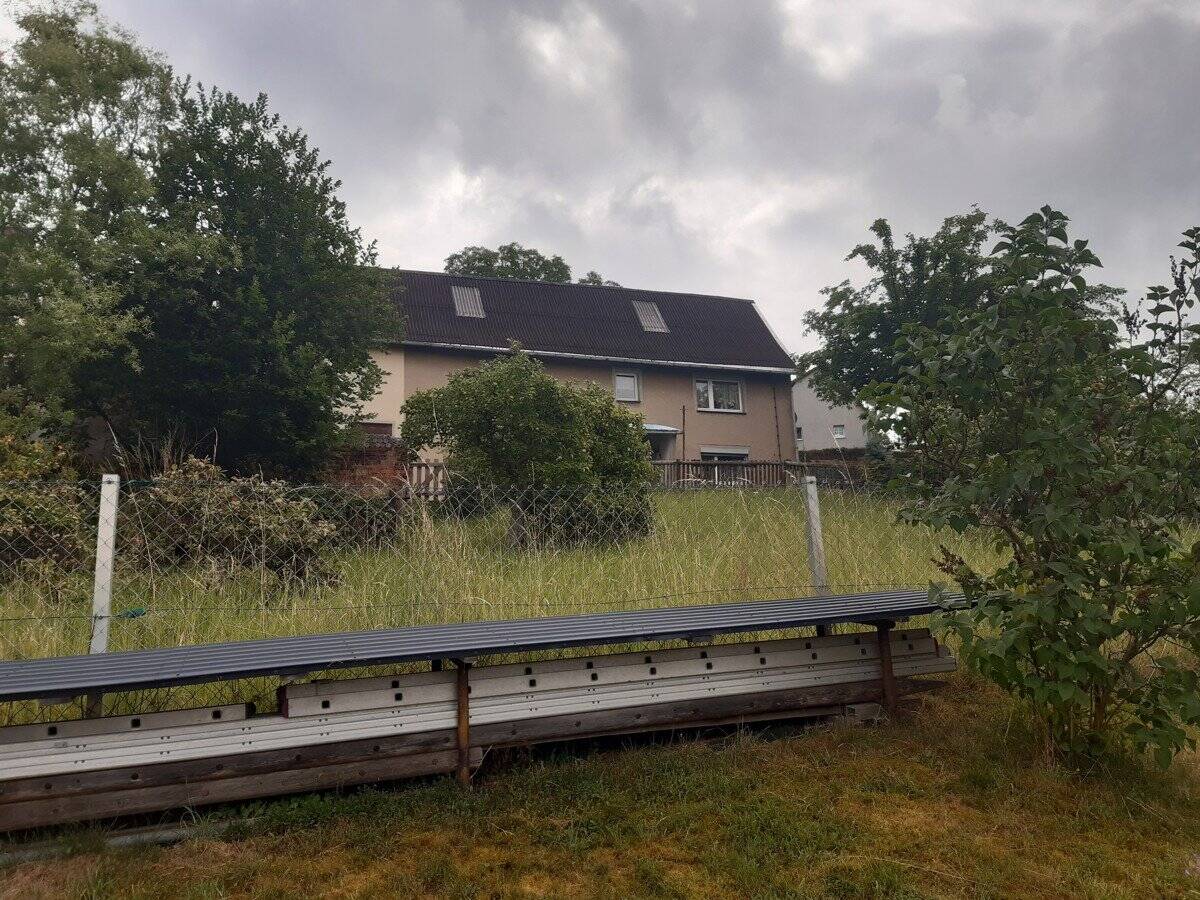 Baugrund mit leerstehenden und abrißreifen EFH, 1683 Nossen