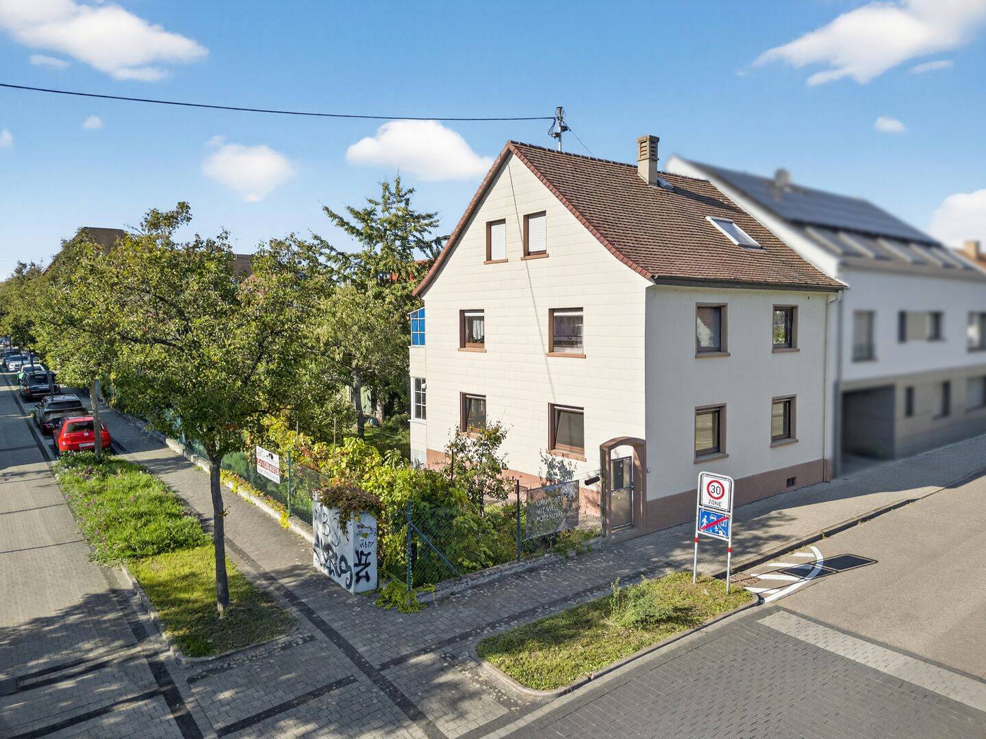 Großes Grundstück mit Bauplatz und 2-FH in bester Lage in Neureut – gegenüber Parkanlage, 76149 Karlsruhe (Neureut Nordstadt)