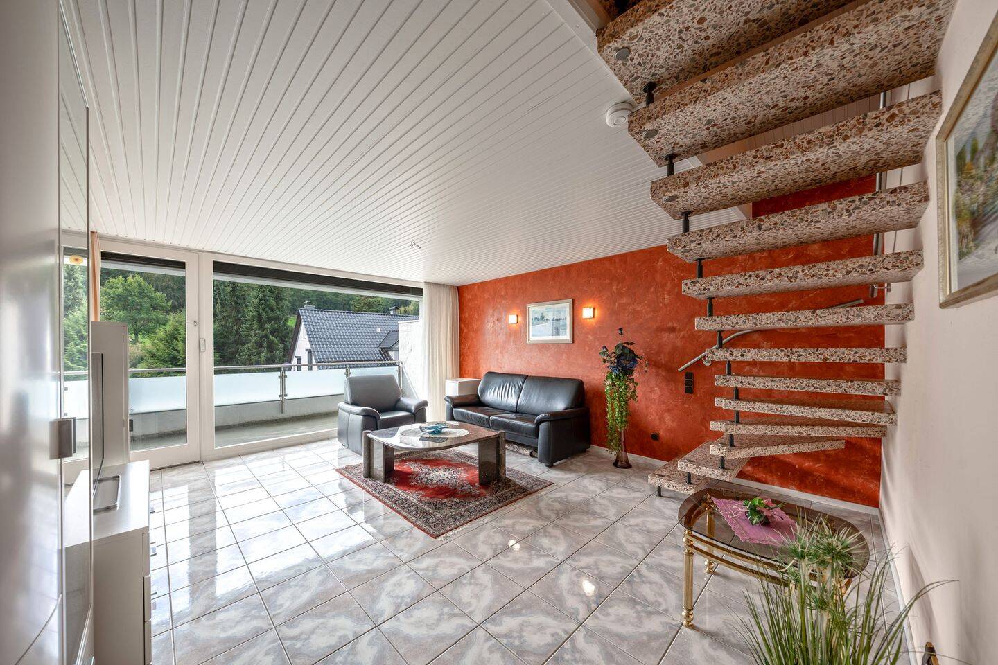 HAUSGEFÜHL | Maisonette mit eigenem Eingang, Südbalkon und zwei Wohnebenen, 58513 Lüdenscheid