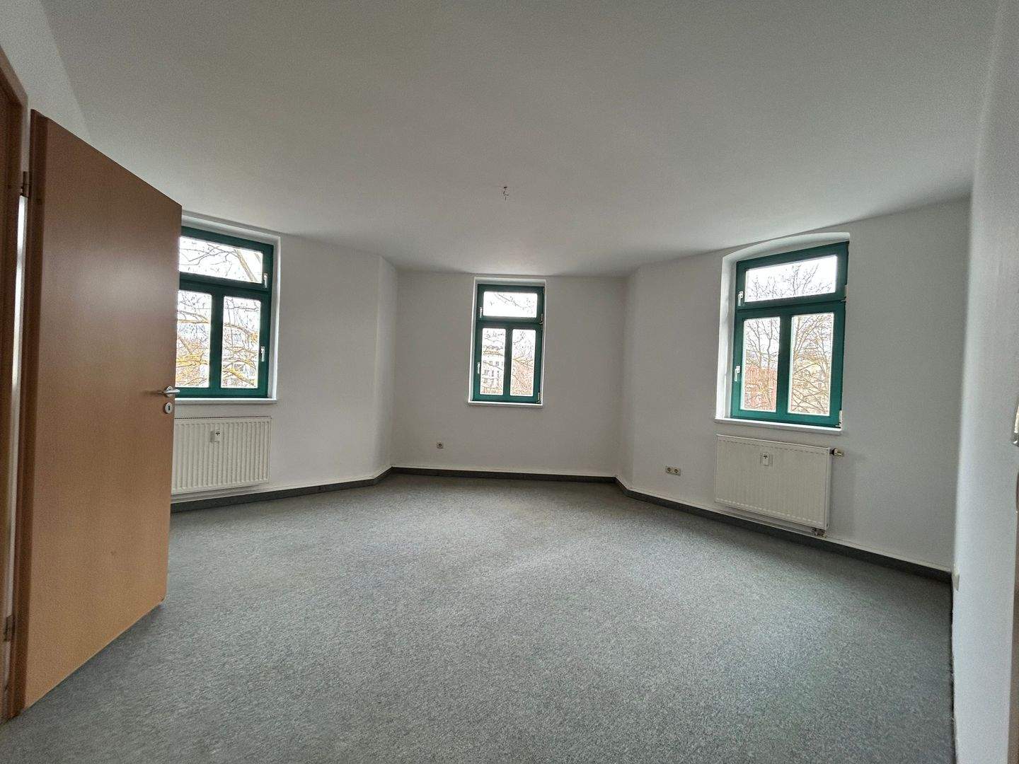***Helle DG-Wohnung in Altendorf – in Renovierung, neuer Laminatboden***, 9116 Chemnitz