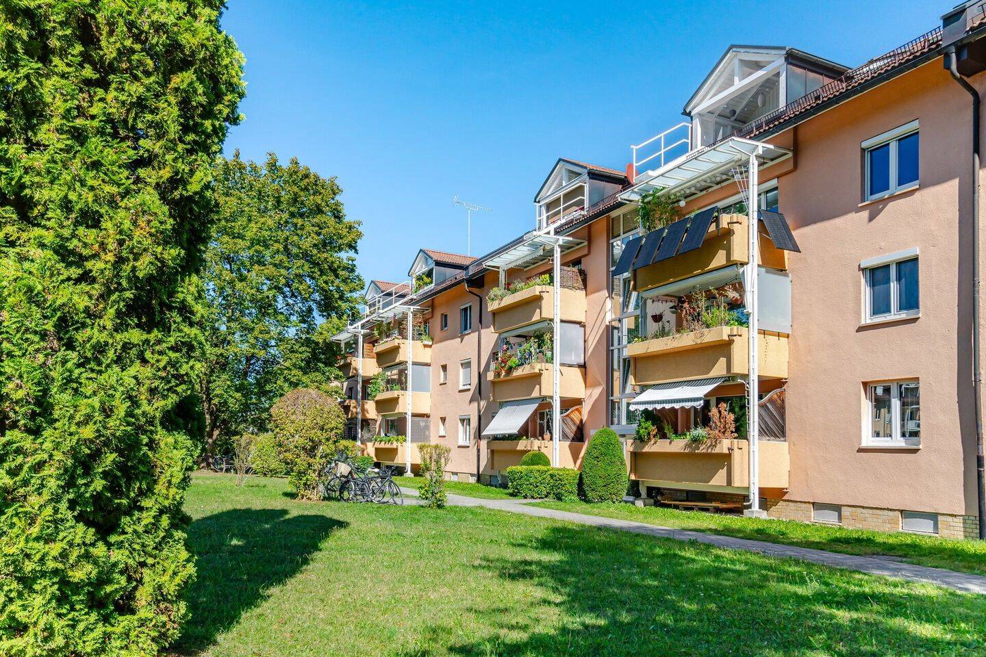 Wohnen mit Blick ins Grüne – 2 Zimmer mit Dachloggia im Fasangarten!, 81549 München (Obergiesing Ramersdorf-Perlach Untergiesing-Harlaching)