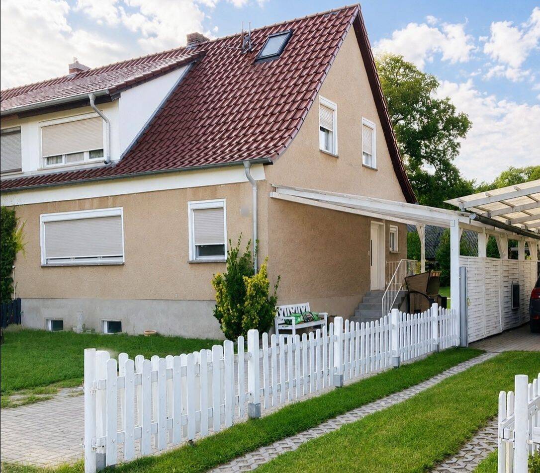 Modernisierte Doppelhaushälfte mit Garten in ruhiger Lage von Seeblick – bezugsfrei, 14715 Seeblick