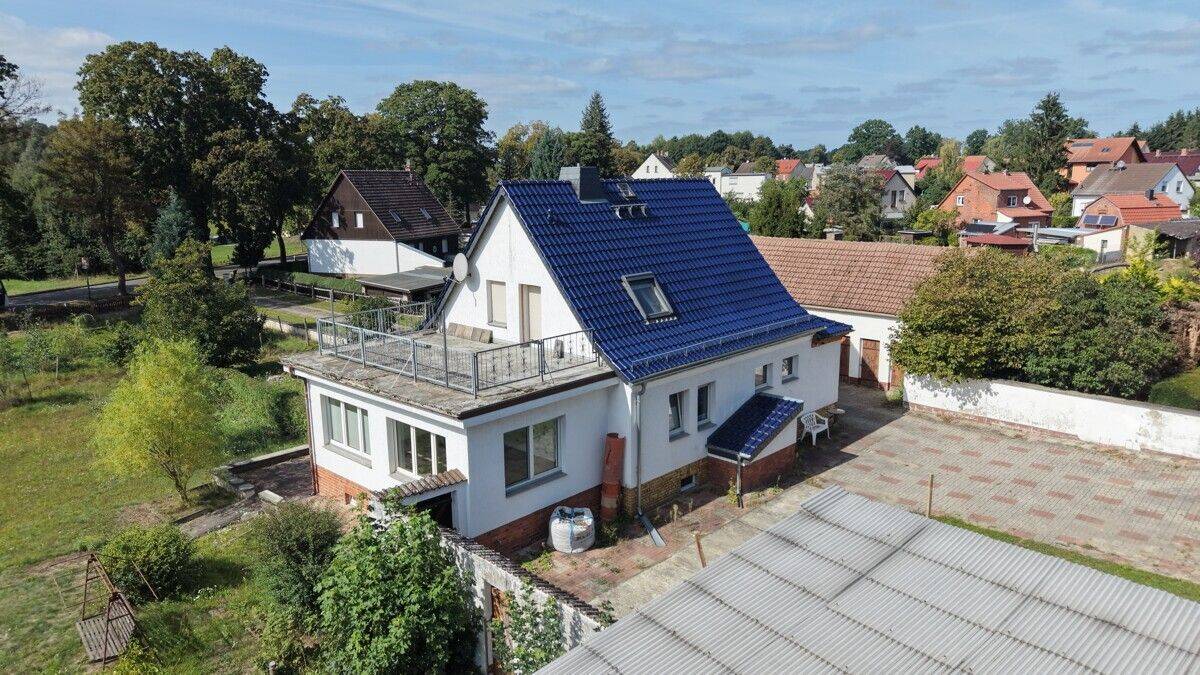 Naturnahes Anwesen mit Einfamilienhaus Nebengebäuden und eigener Waldfläche, 6889 Wittenberg