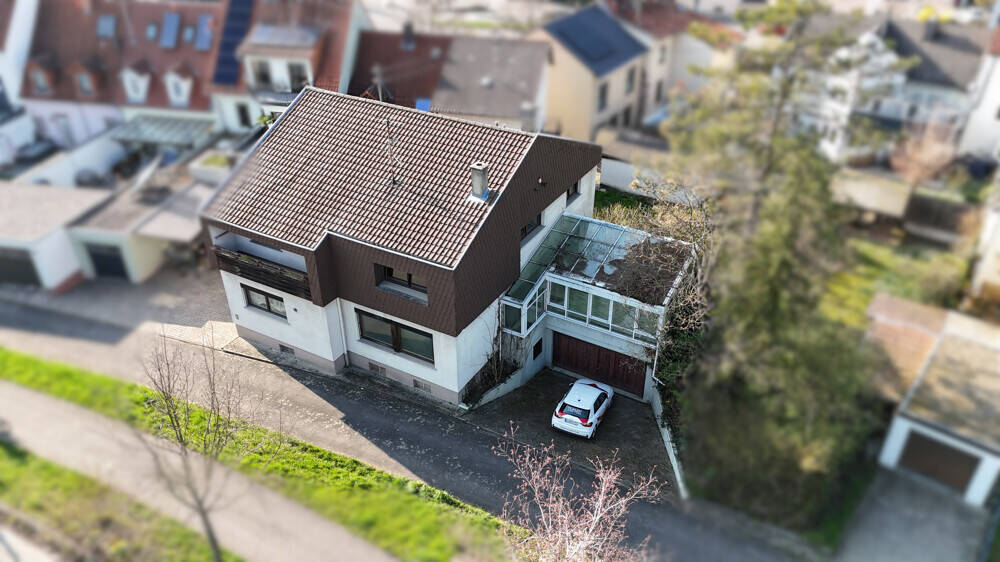 Großzügiges Einfamilienhaus als abgeschlossene Einheit in zentraler Lage von Wiesloch, 69168 Wiesloch