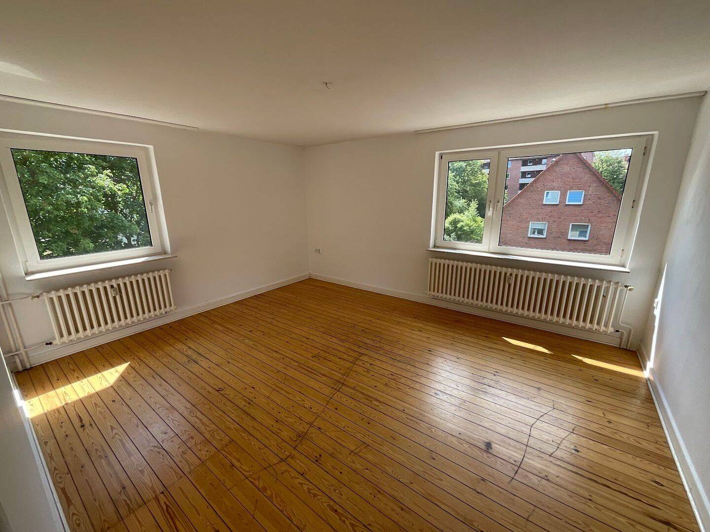 2 Zimmer Wohnung plus 1 Mansardenzimmer ideal für ein Büro ., 24148 Kiel (Ellerbek Wellingdorf)