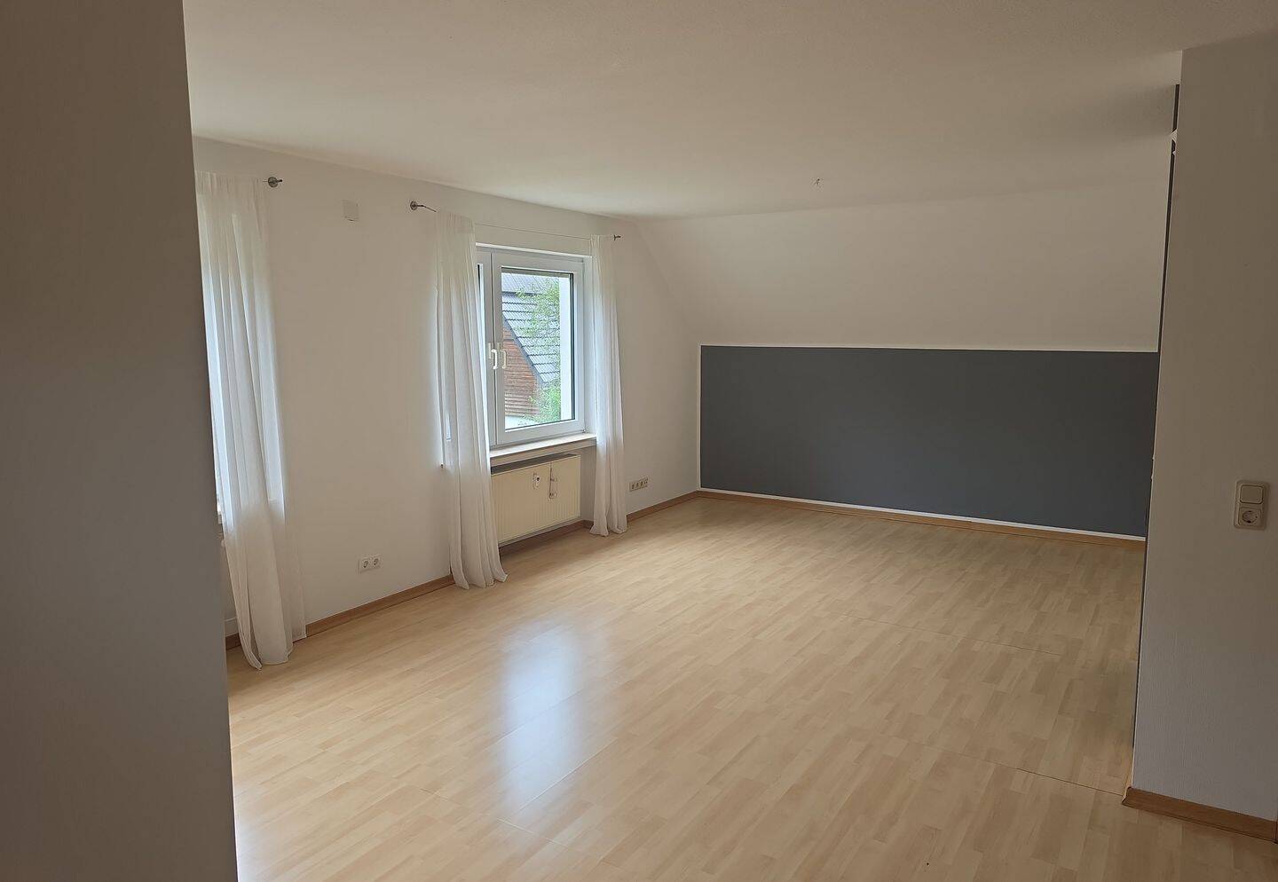 Große lichtdurchflutete DG-Wohnung, 57462 Olpe