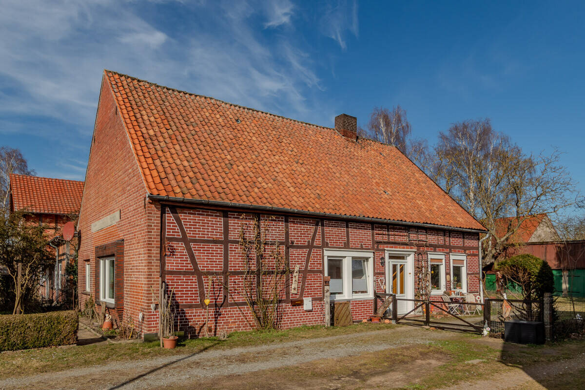 Fachwerkhaus mit Nebengebäude und Bauland nahe der Kreisstadt, 29497 Woltersdorf