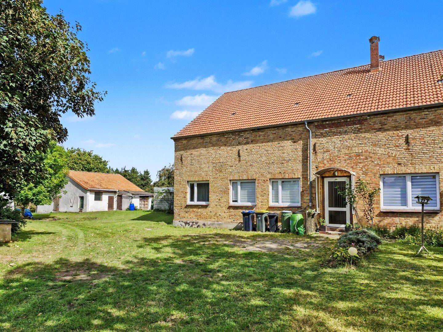 Freiheit ohne Grenzen: Ihr persönliches Landidyll mit Nebengelass und ca. 10.636 m² Grund in Tramm, 19089 Tramm