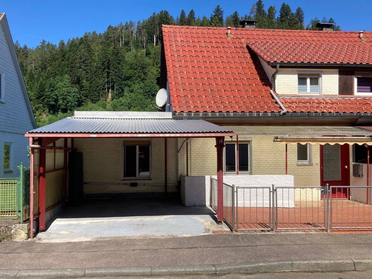Doppelhaushälfte mit Charme und viel Grün!, 72275 Alpirsbach