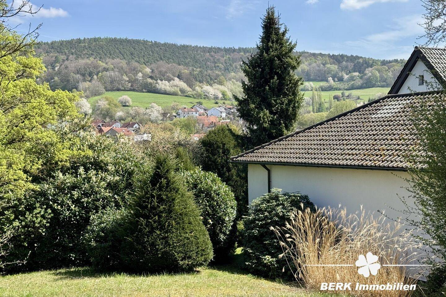 BERK Immobilien – Privates Wohnidyll im Grünen – Stilvoll leben auf parkähnlichem Grundstück, 63856 Bessenbach