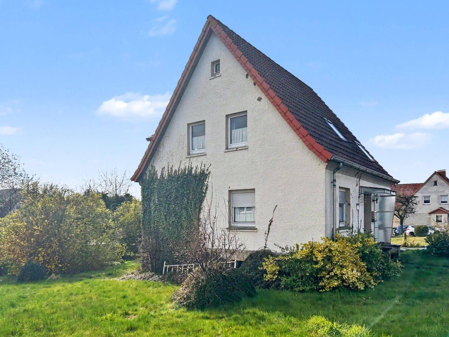 Großes Grundstück, gefragte Lage und interessantes Entwicklungspotenzial, 32760 Detmold