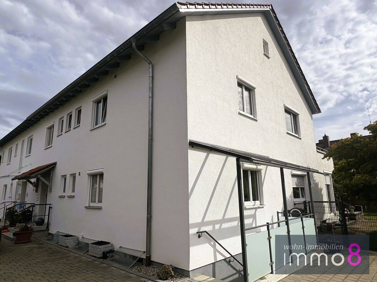 Wohnen oder investieren: Zweifamilienhaus mit großem Grundstück – Aichach zentrumsnah, 86551 Aichach
