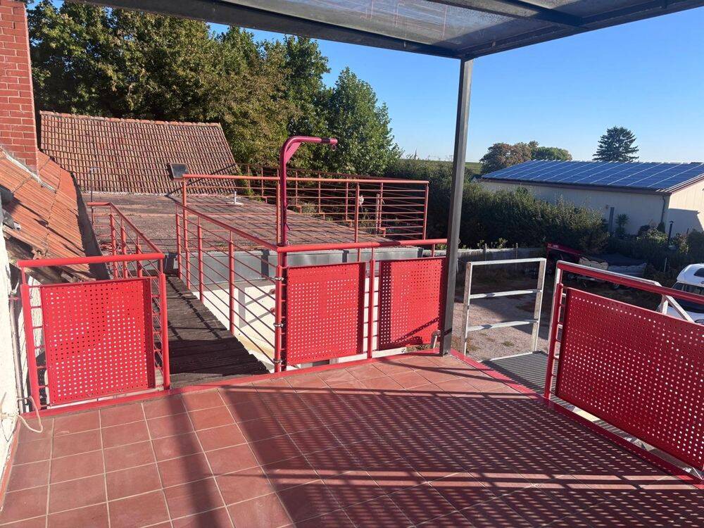 Erstbezug nach Renovierung – Helle und großzügige Obergeschosswohnung – große Dachterrasse – ruhige Ortsrandlage, 76835 Roschbach