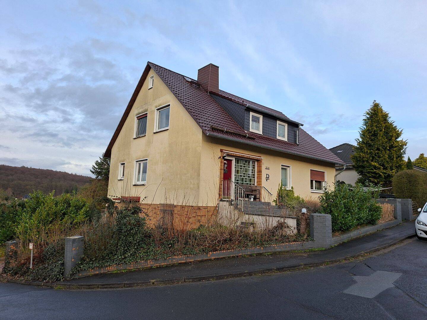 Einfamilienhaus mit Kamin, Balkon, Gaube, Keller, Garage und Garten, 34233 Fuldatal (Wolfsanger/Hasenhecke)