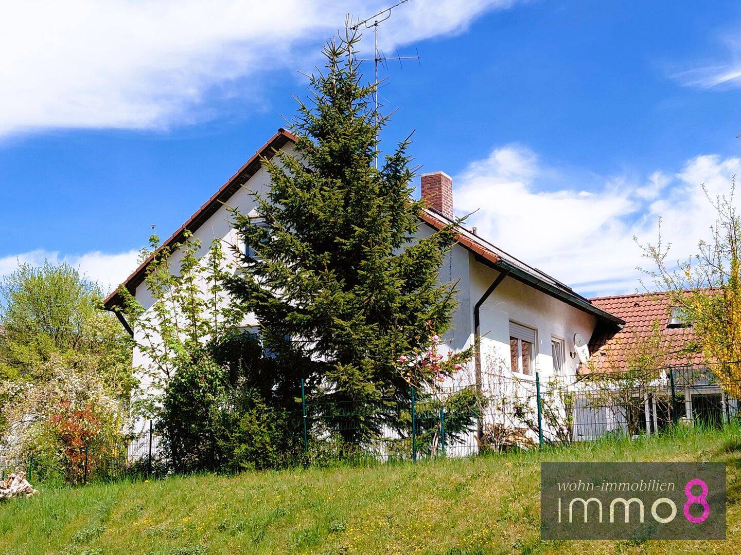 Großzügiges Einfamilienhaus mit sonnigem Garten und Potential in Altomünster, 85250 Altomünster
