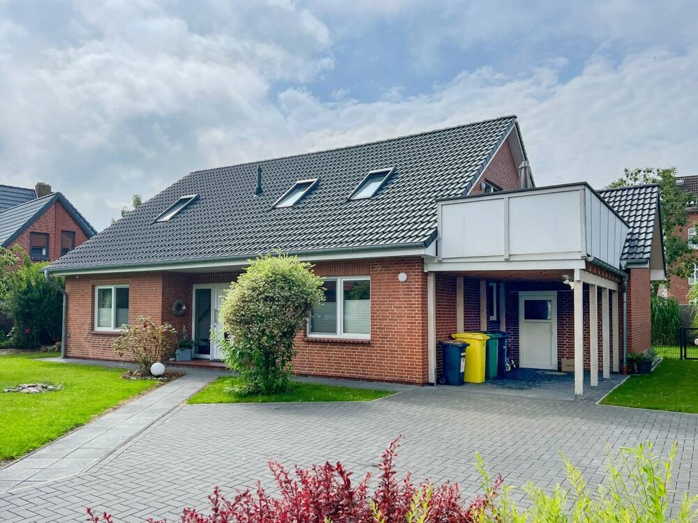 Für Nordsee-Fans und Familien mit Platzbedarf: Großes, top-saniertes Wohnhaus mit 2 WE in Tönning., 25832 Tönning