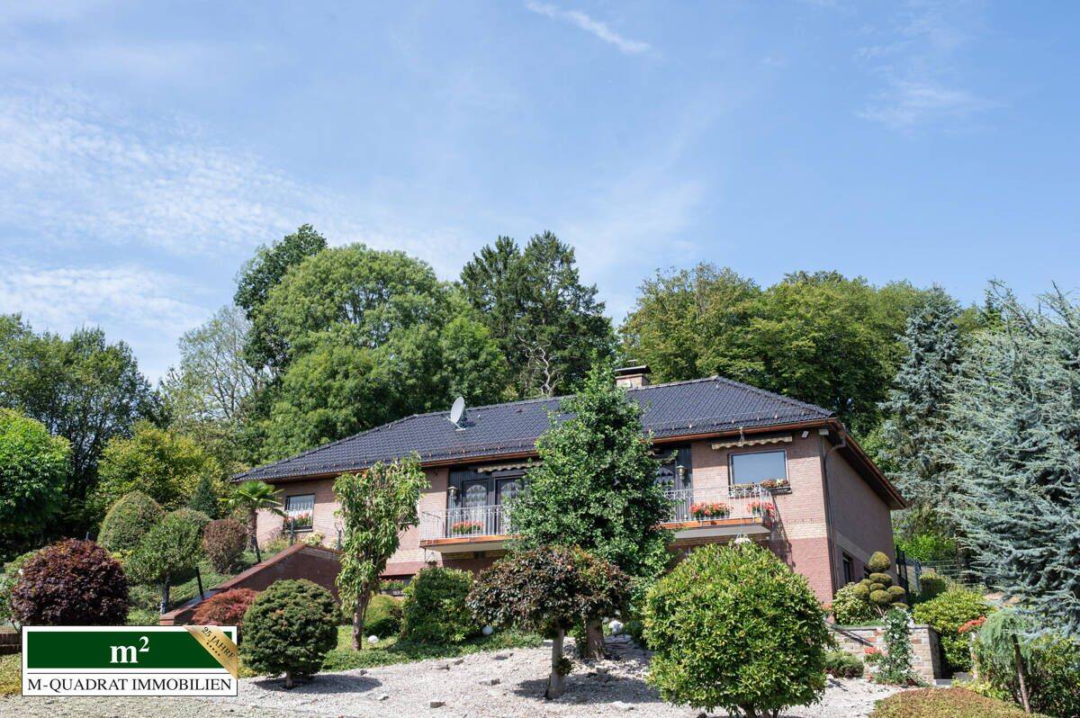 Beeindruckende, großzügige  Unternehmervilla mit Pool, Gästehaus & Einliegerwohnung in Velbert Hefel, 42551 Velbert