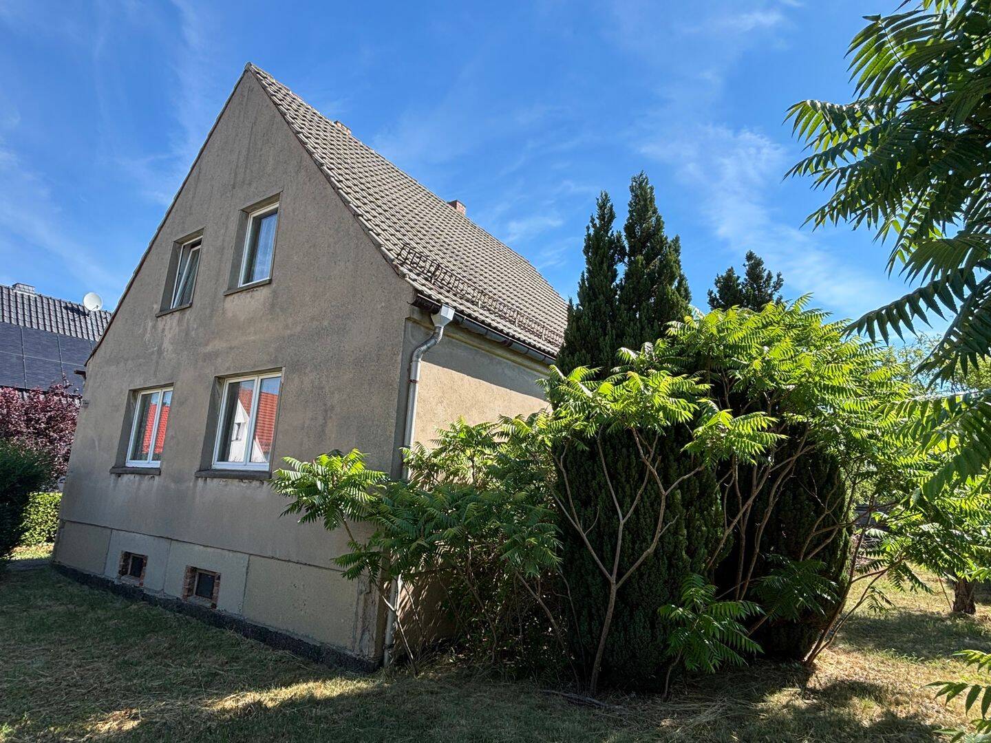 Machen Sie was draus…Einfamilienhaus mit großem Grundstück in ruhiger Siedlungslage in Großenhain, 1558 Großenhain