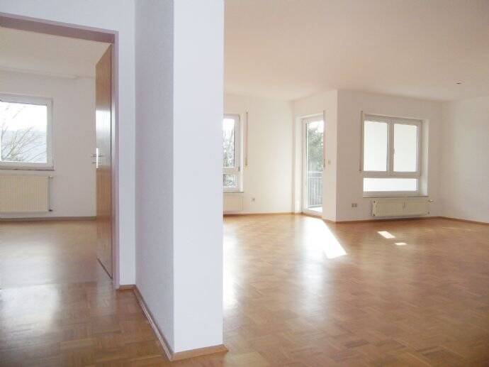Praktische 4-Zi.-Wohnung  *  mit Balkon  *  plus Garagenplatz  *  Lebensqualität in wirtschaftsstarker Region, 78194 Immendingen
