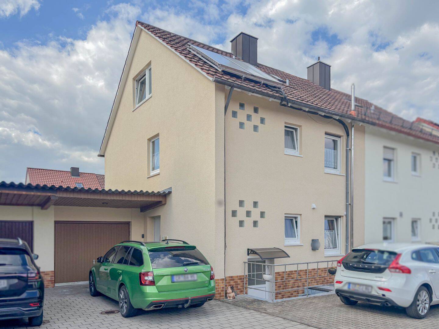 Gepflegte Doppelhaushälfte mit Garten, Garage und Keller in zentraler Lage von Crailsheim, 74564 Crailsheim