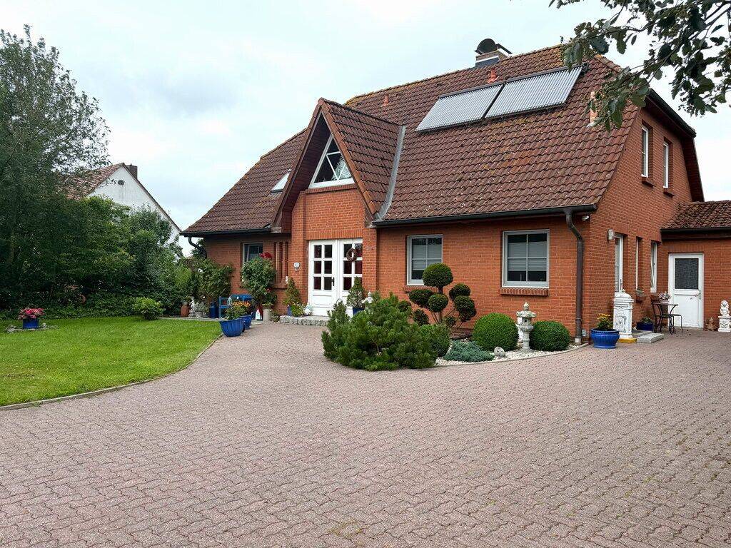 Viel Platz für Familien – Haus in Wöhrden, nahe Heide. Keine Käuferprovision., 25797 Wöhrden