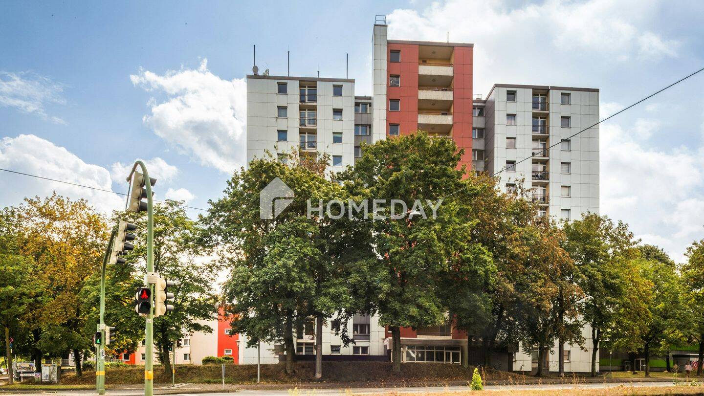 Wohnen im fünften Obergeschoss: Zwei Zimmer, Balkon und viel Potenzial, 33609 Bielefeld (Baumheide Innenstadt Schildesche)