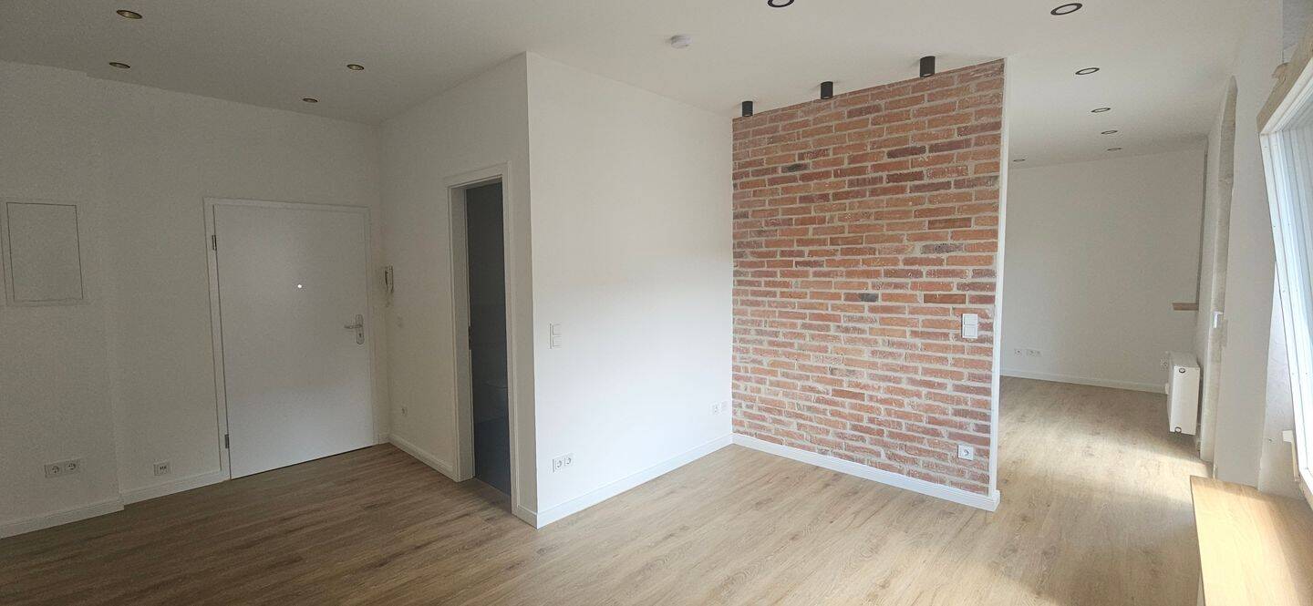 Wunderschöne 2-Zimmerwohnung mit gehobener Innenausstattung mit Balkon und Einbauküche in Nürnberg, 90443 Nürnberg
