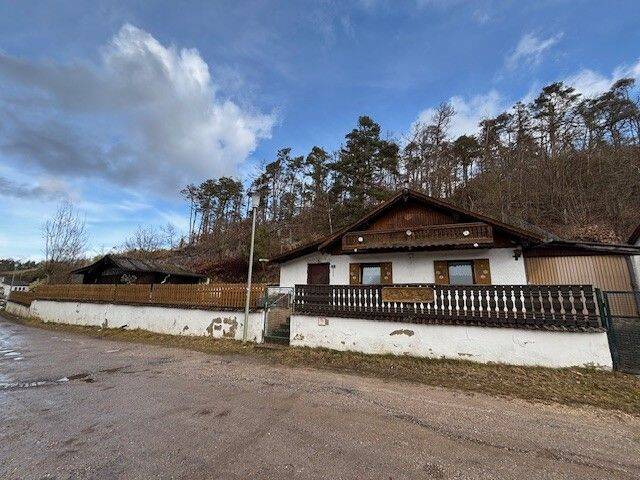 Sehr ruhige Lage! Schönes Baugrundstück mit Altbestand in Regenstauf, 93128 Regenstauf