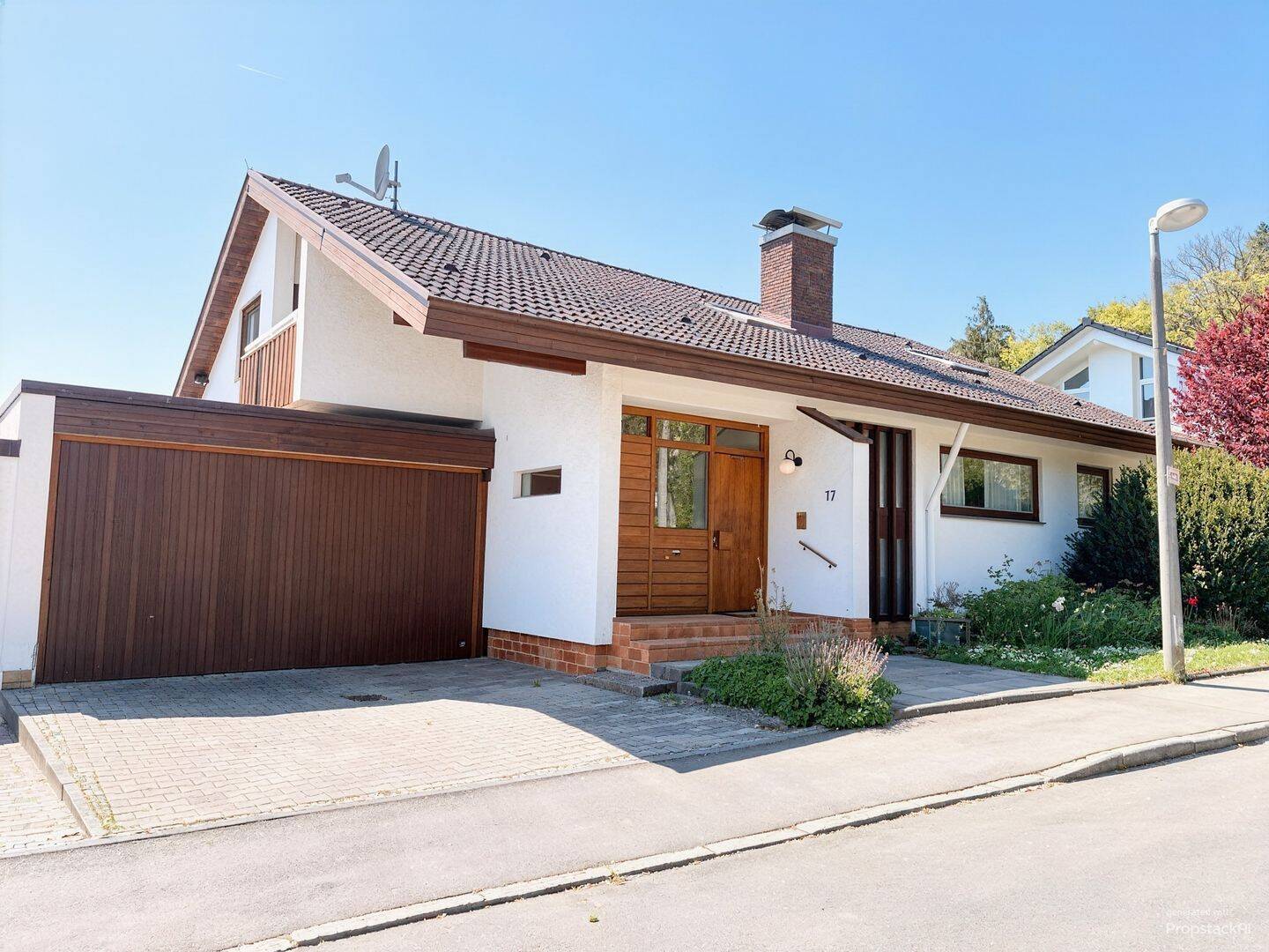 Großzügiges Ein- bis Zweifamilienhaus mit Weitblick und besonderer Naturlage, 71065 Sindelfingen