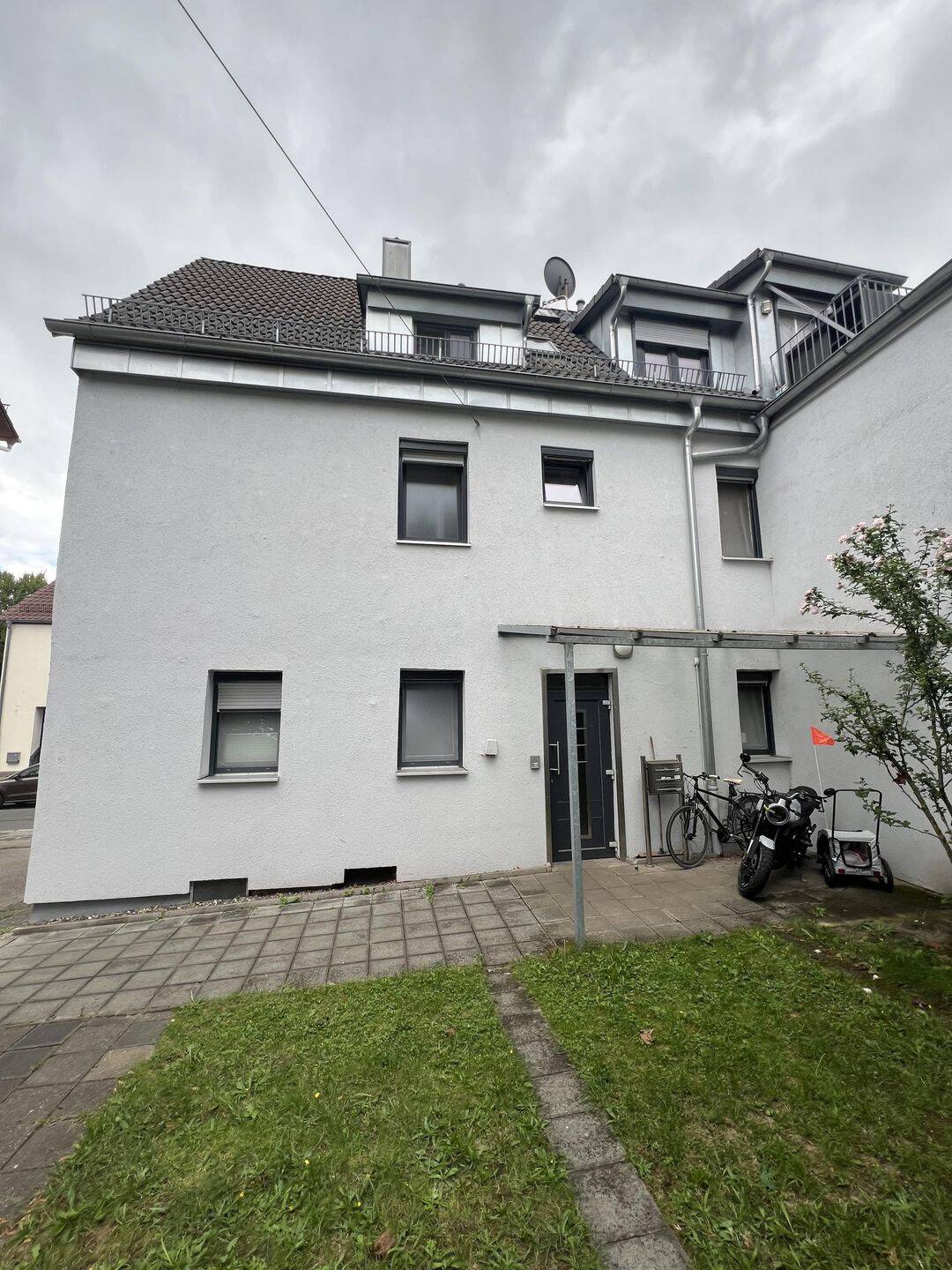 Moderne 3-Zimmer-Erdgeschoss-Wohnung mit Gartenanteil und PKW-Stellplatz in Nürnberg-Schniegling, 90427 Nürnberg