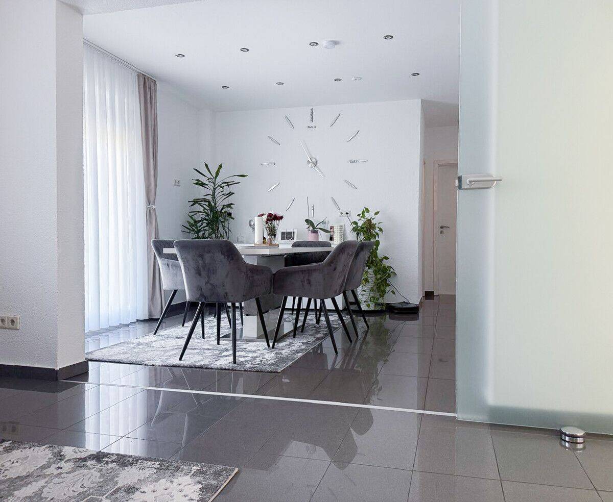 Wohnen oder wieder teilen: 3,5-Zimmer-Wohnung aus ursprünglich 2 separaten Einheiten mit Terrasse, 68199 Mannheim (Almenhof Neckarau)