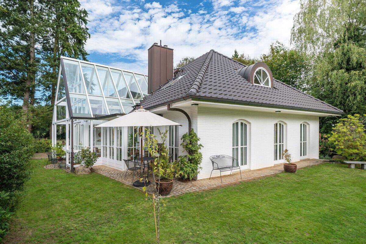 An der Elbe zuhause – Großzügiges Anwesen in privilegierter Lage, 22559 Hamburg (Altona Rissen)