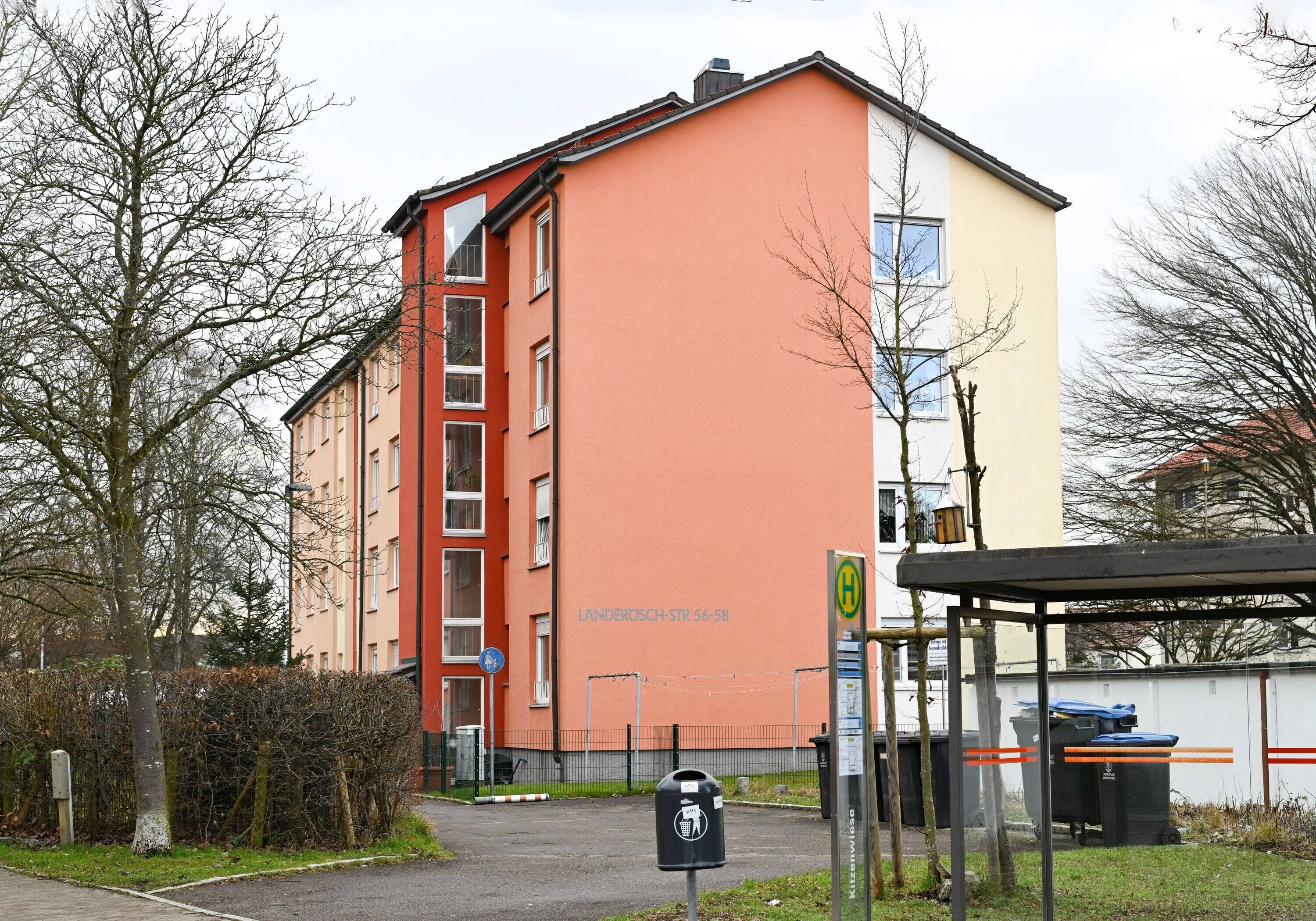 Preisgünstige, gepflegte 4 Zimmer DG-ETW in FN – Kitzenwiese – nur noch der Himmel über Ihnen, 88046 Friedrichshafen