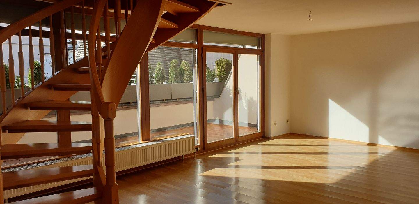 Helle 4-Zimmer-Wohnung auf 2 Ebenen mitten im Zentrum, 85049 Ingolstadt