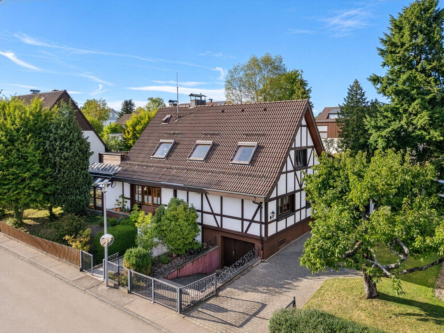 Charaktervolles Zuhause mit viel Raum & charmatem Garten, 78087 Mönchweiler
