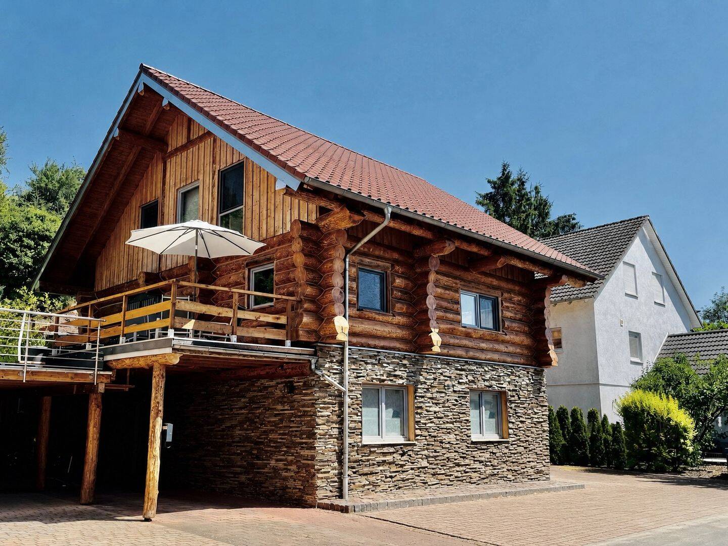 Bezugsfertiges Kanadisches Natur-Rundstammhaus mit Einliegerwohnung, 63549 Ronneburg